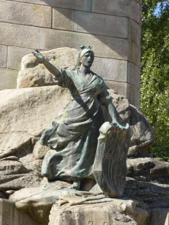 Monumento a los Héroes de Puente Sampayo